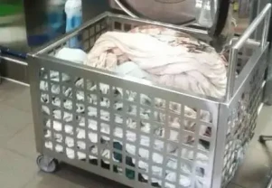 Візок з нержавійки для вологої білизни в пральню