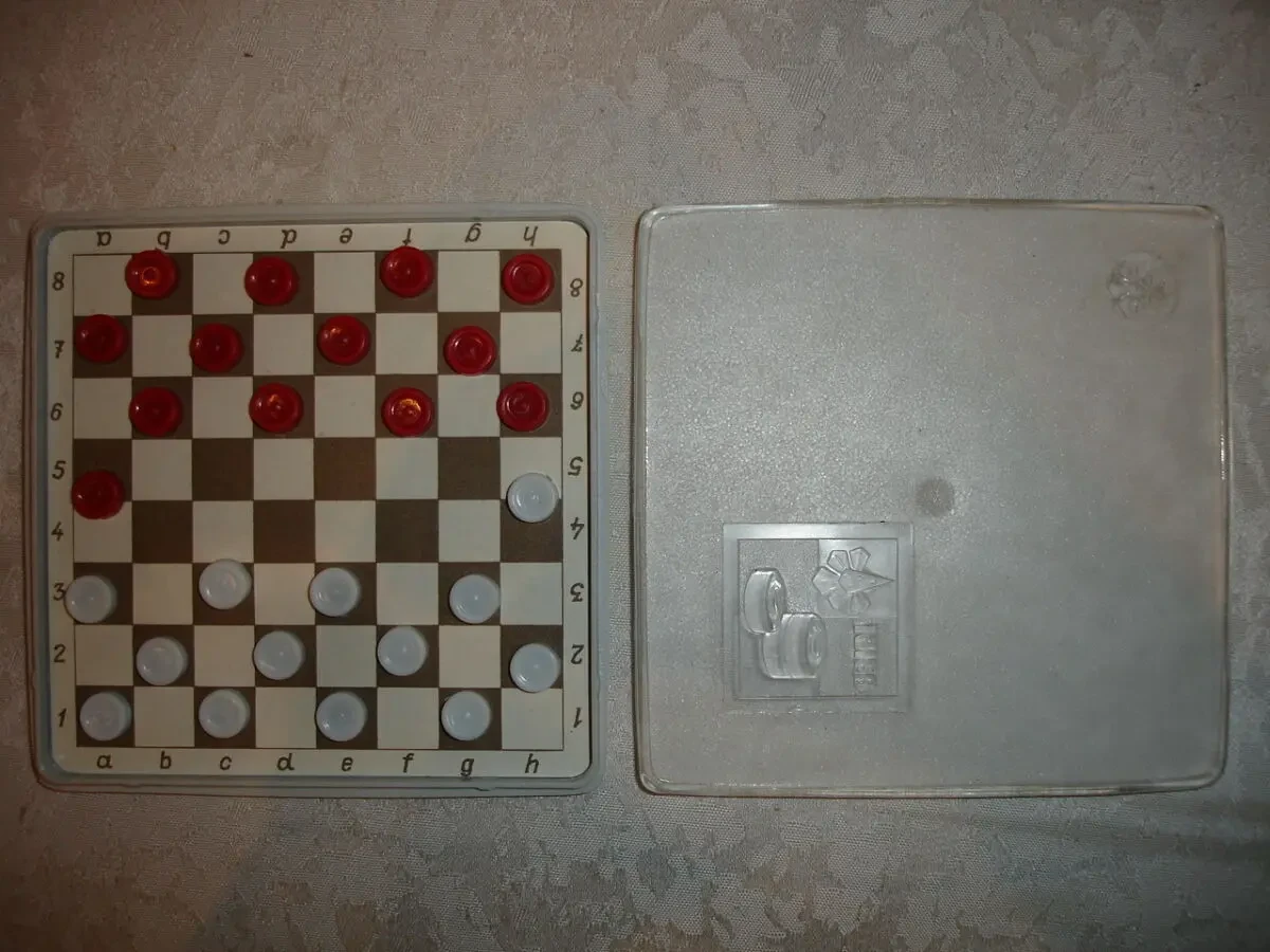 ШАШКИ дорожні, міні, на магнітах, 11,5 х 11,5 см. НОВІ. ГРА настільна. 6