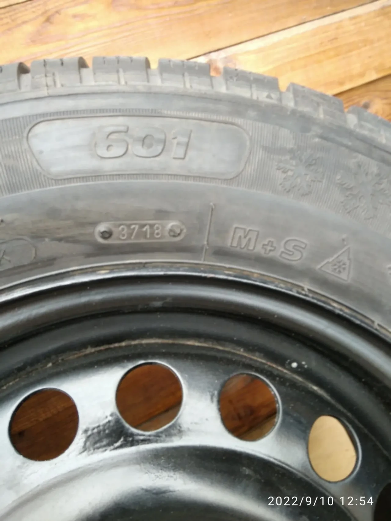 Продам шины с стальными дисками 185/70 R14 88T комплект зима новые. 10