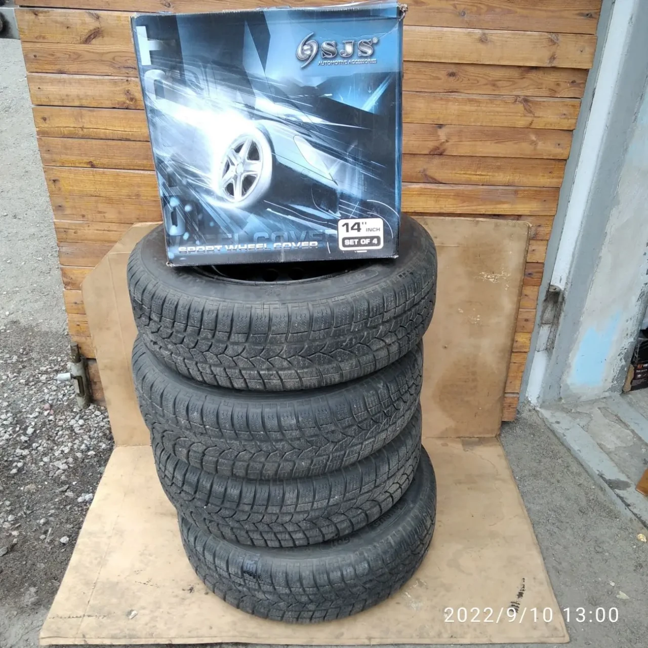 Продам шины с стальными дисками 185/70 R14 88T комплект зима новые.