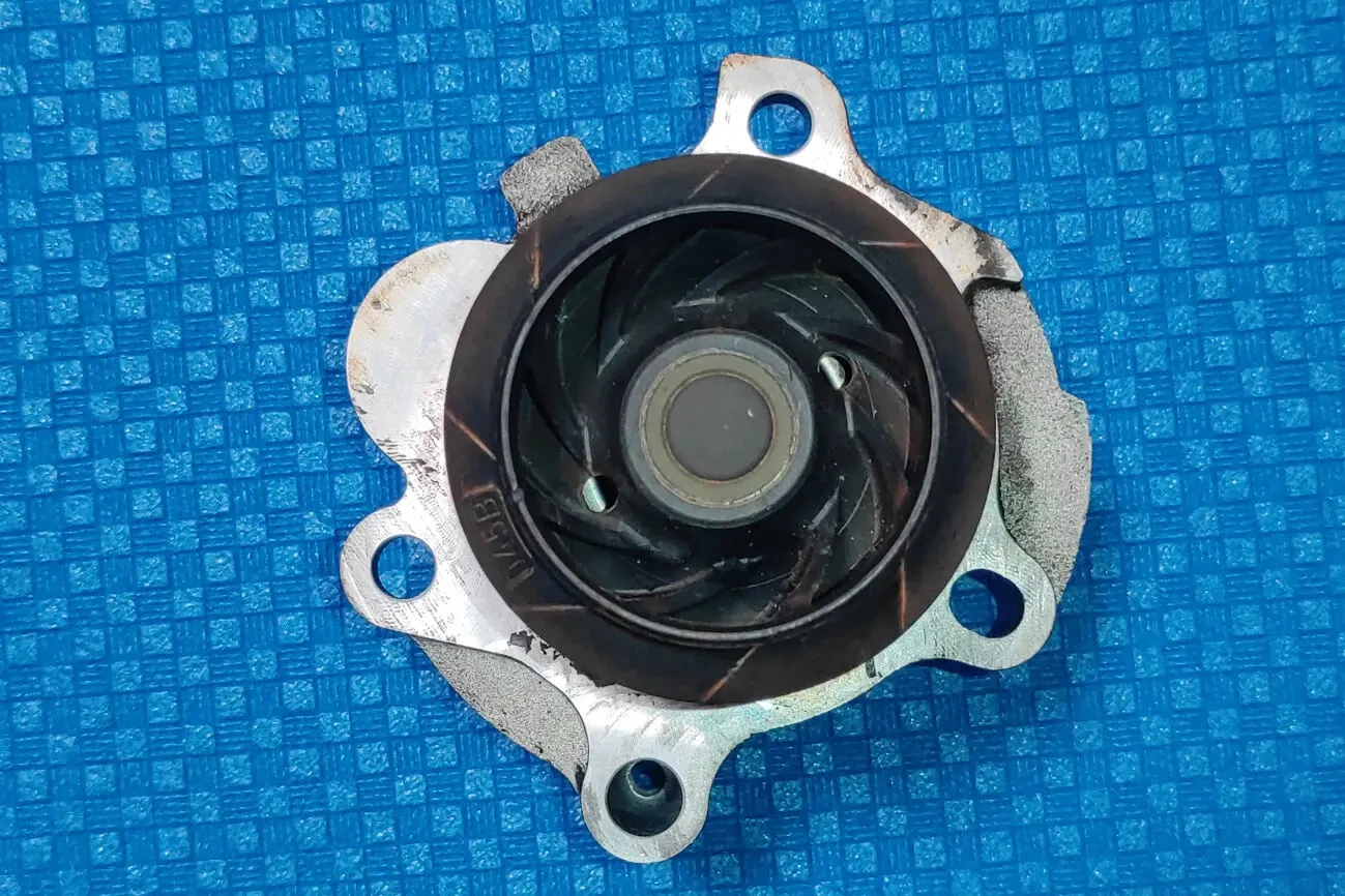 Помпа водяной насос 06A121031C для Skoda VW 3