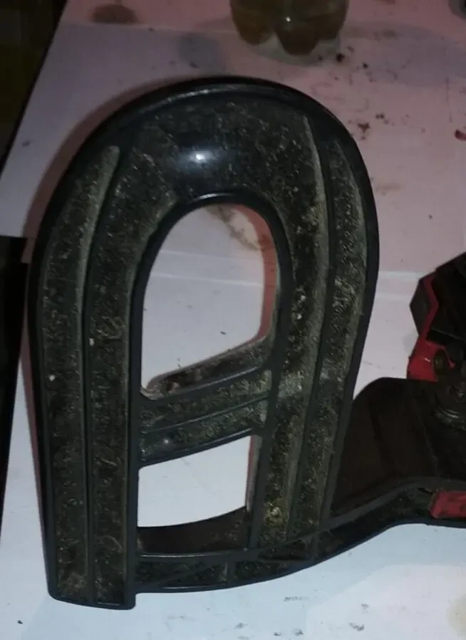 Тормоз бензопилы на з/ч 2