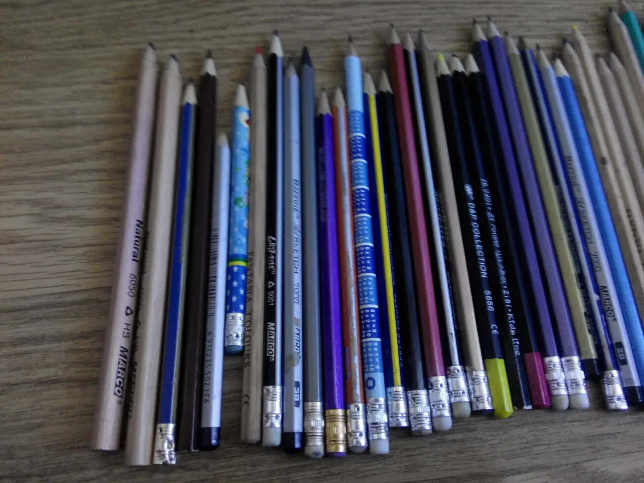 Карандаш графитный 2